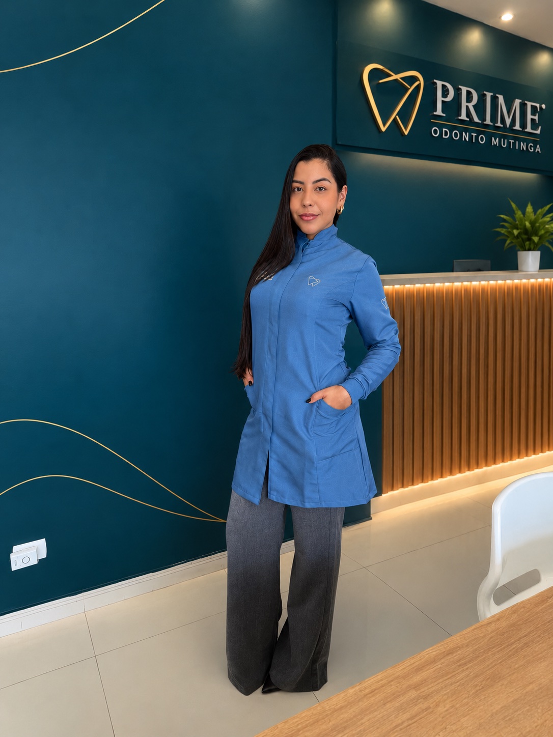 Dra. Gabrielle Souza na recepção da Prime Odonto Mutinga em Pirituba